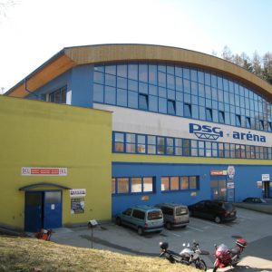 Novostavba 2.zimního stadionu ve Zlíně ve složité geologii podloží.  Na místě staticky nevyhovujícího stávajícího halového objektu s nutností statického zajištění jeho spodní i vrchní stavby. Včetně zajištění stability stavební jámy v zářezu pod silniční komunikací Březnická.  Projekt v roce 2004. Realizace v roce 2005.